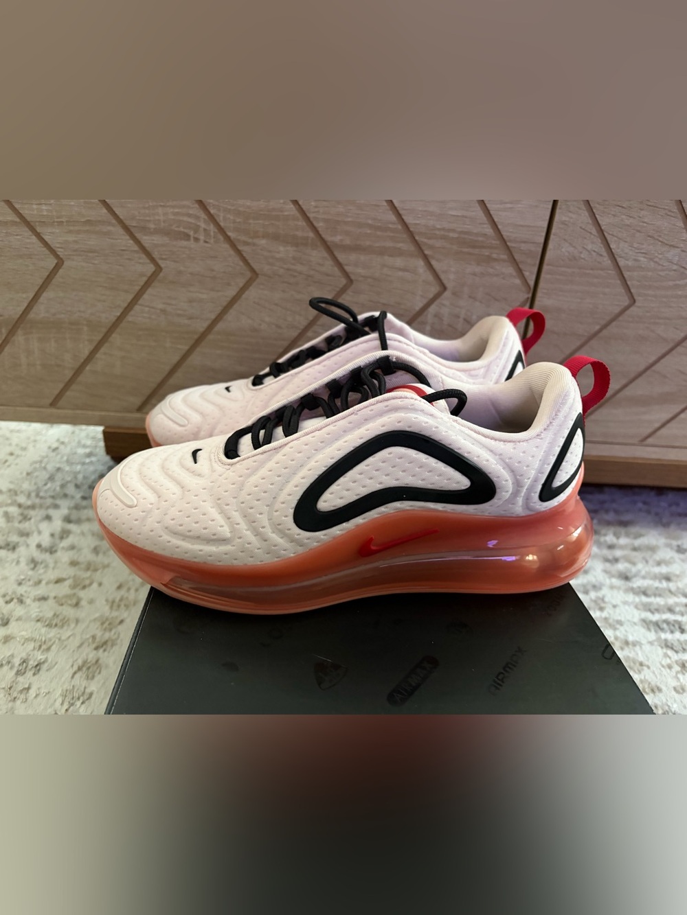Nike Women's Air Max 720 Light‎ Soft Pink Coral Athletic Running Shoes Sz 8